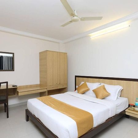 Hotel Half Moon Chennai Eksteriør billede