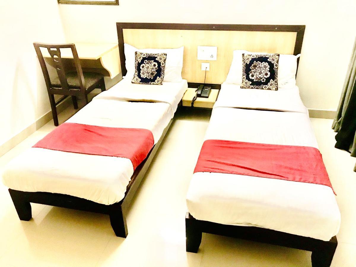 Hotel Half Moon Chennai Eksteriør billede